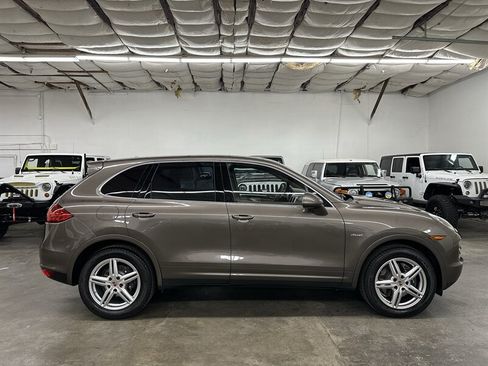 Used 2013 Porsche Cayenne Diesel AWD/4WD image 2