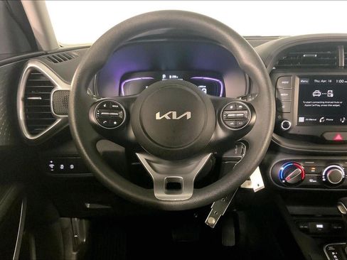 Used 2025 Kia Soul LX w/ LX Technology Package FWD image 5