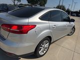 Used 2017 Ford Focus SE image 2