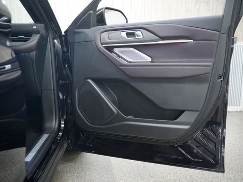 Used 2025 Ford Explorer Platinum RWD image 32