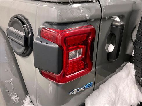 Used 2022 Jeep Wrangler Unlimited Sahara w/ Cold Weather Group image 32