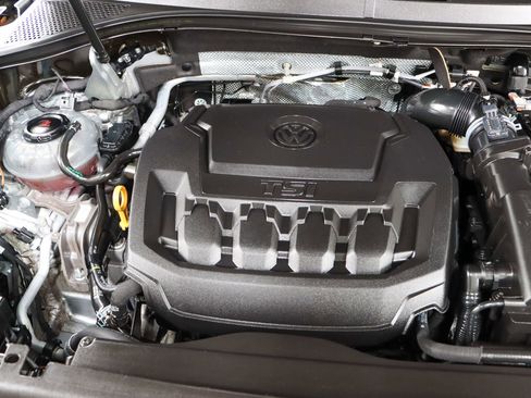 Used 2023 Volkswagen Tiguan SE R-Line FWD image 32