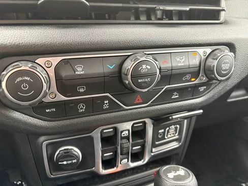 Used 2025 Jeep Wrangler Unlimited Sport AWD/4WD image 17