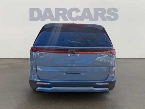 Used 2024 Kia Carnival EX image 6