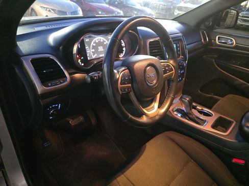 Used 2017 Jeep Grand Cherokee Laredo w/ Quick Order Package 2BE image 10