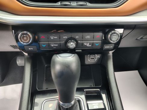Certified 2025 Jeep Compass Limited w/ Elite Group AWD/4WD image 35