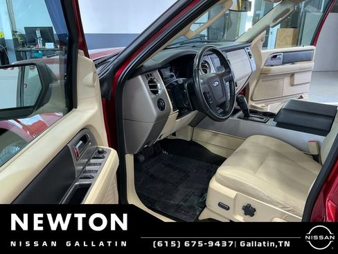 Used 2017 Ford Expedition XLT RWD image 6