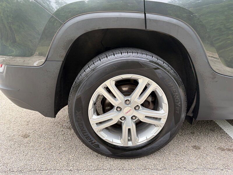 Used 2019 GMC Terrain SLE w/ Driver Convenience Package FWD image 26