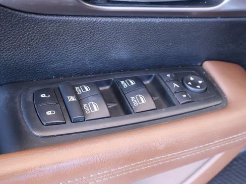 Used 2017 Chrysler Pacifica Limited FWD image 14