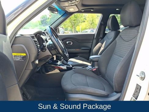 Used 2015 Kia Soul ! w/ Sun & Sound Package FWD image 2