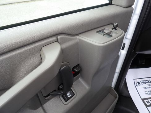 Used 2025 Chevrolet Express 2500 w/ Driver Convenience Package RWD image 15