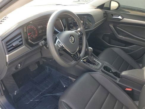 Used 2021 Volkswagen Jetta SE w/ SE Cold Weather Package image 15