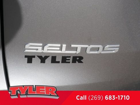 Used 2024 Kia Seltos EX AWD/4WD image 13