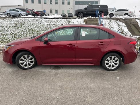 Used 2023 Toyota Corolla LE image 7