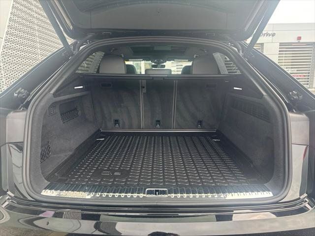 Used 2022 Audi Q8 Prestige AWD/4WD image 27