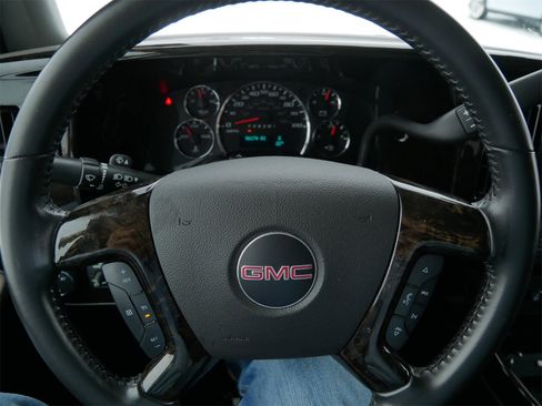 Used 2018 GMC Savana 2500 w/ Enhanced Convenience Package image 39