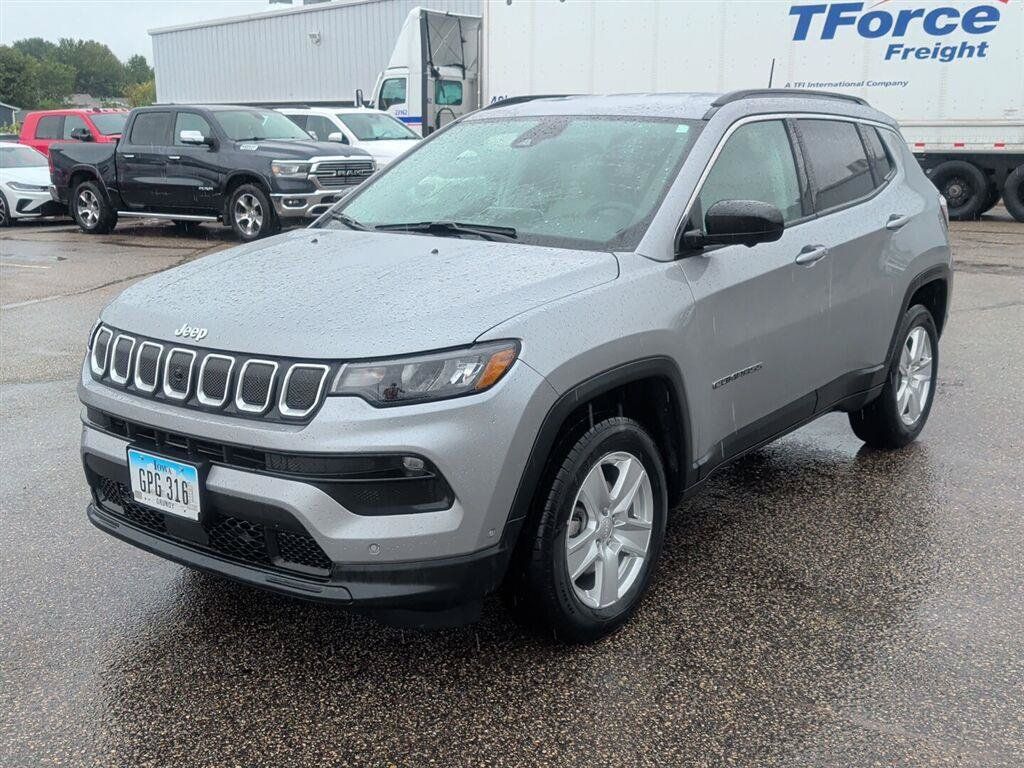 Used 2022 Jeep Compass Latitude w/ Convenience Group AWD/4WD image 2