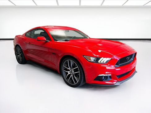 Used 2017 Ford Mustang GT Premium RWD image 3