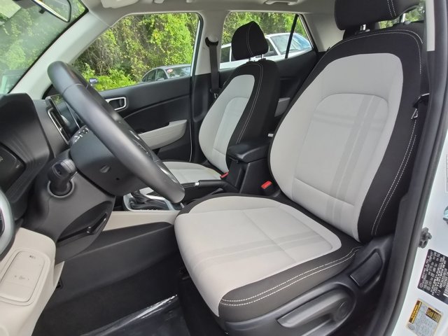 Used 2025 Hyundai Venue SEL FWD image 21