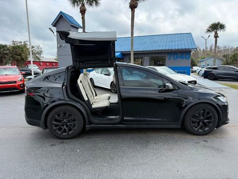 Used 2023 Tesla Model X image 4