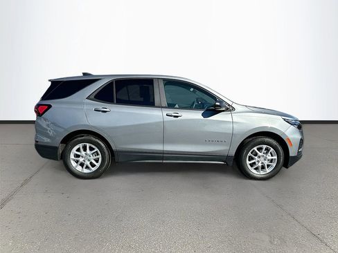 Used 2023 Chevrolet Equinox LS w/ LS Convenience Package image 8