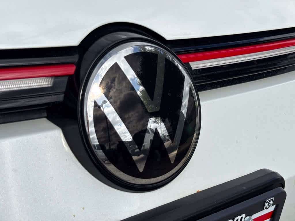 Used 2023 Volkswagen GTI SE FWD image 9