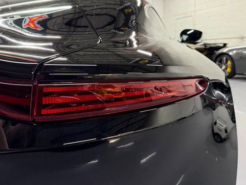 Used 2019 Aston Martin V8 Vantage Coupe RWD image 19