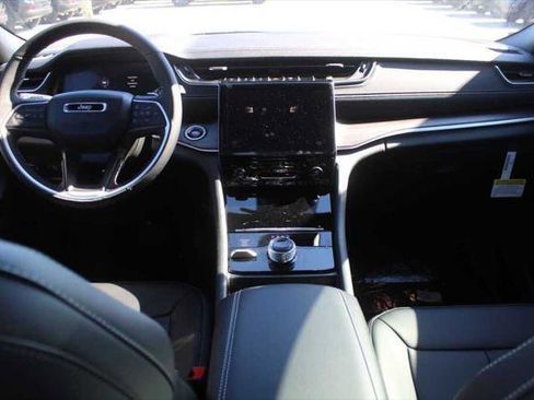 New 2025 Jeep Grand Cherokee Limited image 19