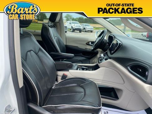 Used 2022 Chrysler Pacifica Limited FWD image 17