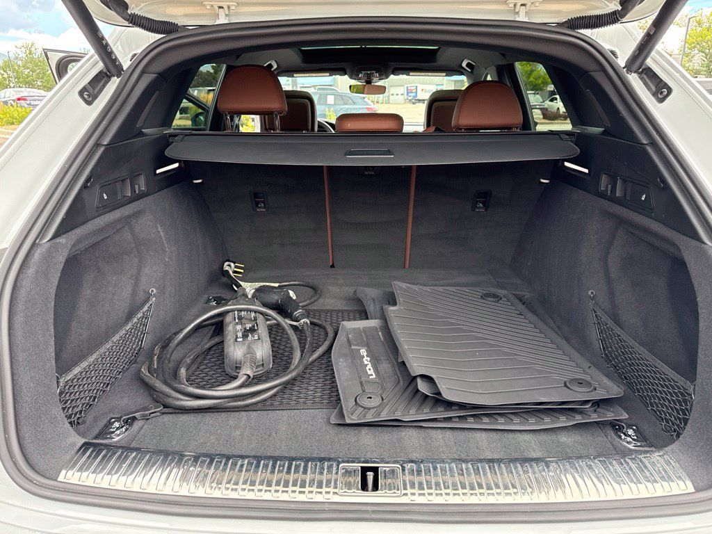 Used 2023 Audi e-tron Premium Plus w/ Premium Plus Package AWD/4WD image 25
