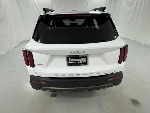 Used 2022 Kia Sorento S AWD/4WD image 4