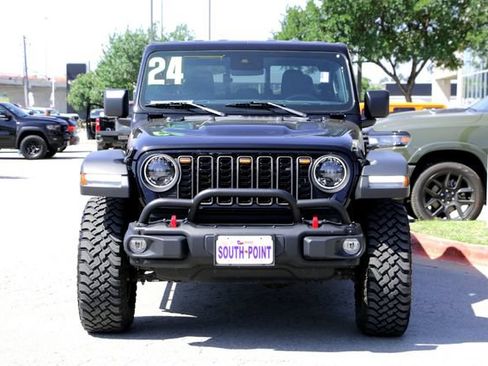 Used 2024 Jeep Gladiator Rubicon w/ Convenience Group AWD/4WD image 8