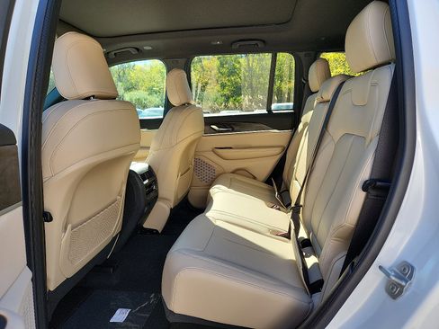 New 2025 Jeep Grand Cherokee Limited image 6