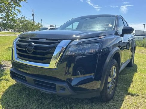 Used 2024 Nissan Pathfinder SV AWD/4WD image 5