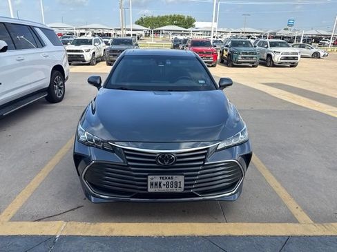 Used 2019 Toyota Avalon XLE w/ Moonroof Package FWD image 2