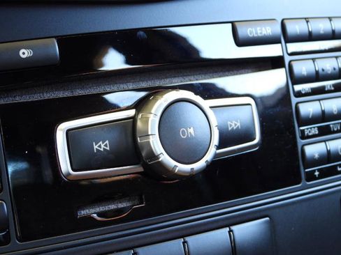 Used 2013 Mercedes-Benz E 350 Luxury image 51