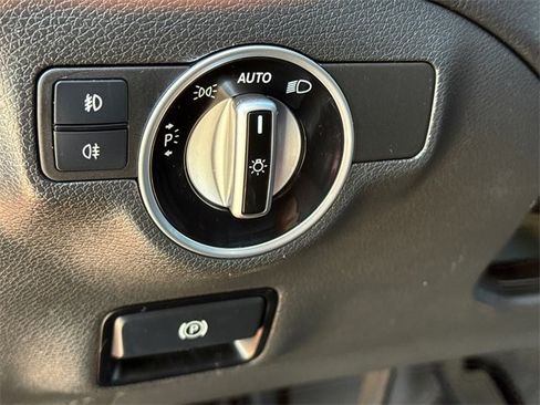 Used 2016 Mercedes-Benz GLA 250 4MATIC image 23