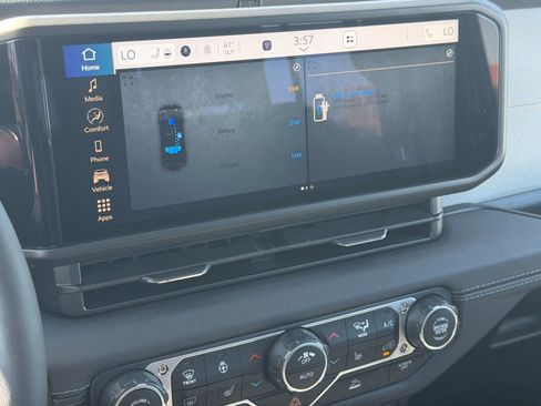 Used 2025 Jeep Wrangler Unlimited Sahara image 28