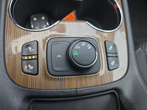 Used 2023 GMC Acadia SLE w/ Driver Convenience Package image 27