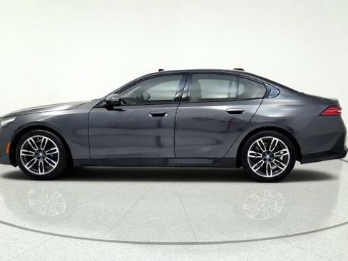 Used 2026 BMW 530i w/ M Sport Package RWD image 5