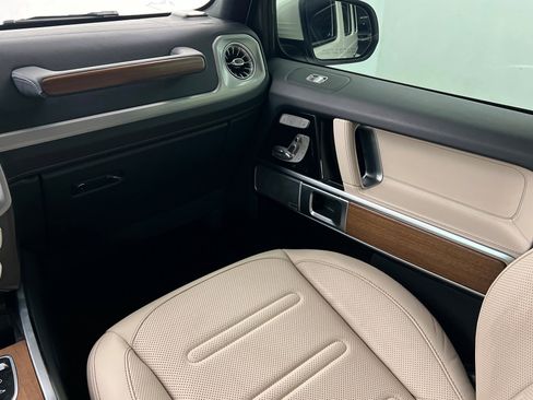 Used 2024 Mercedes-Benz G 550 image 10