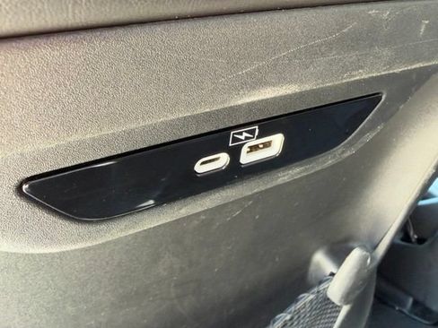 Used 2024 Chrysler Pacifica Touring-L FWD image 17