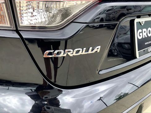 Used 2025 Toyota Corolla SE image 30