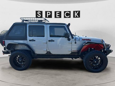 Used 2016 Jeep Wrangler Unlimited Rubicon w/ Connectivity Group AWD/4WD image 6