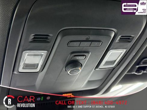 Used 2024 GMC Yukon XL SLT image 31