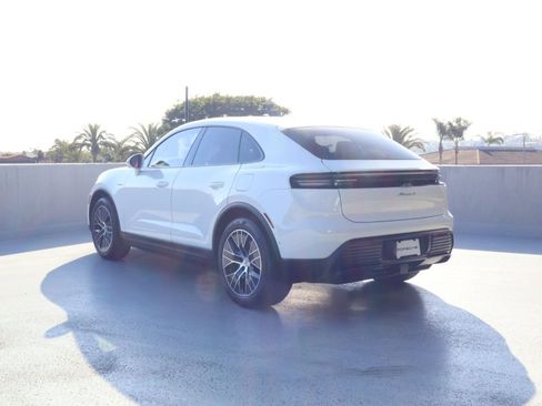 New 2026 Porsche Macan 4 Electric AWD/4WD image 3