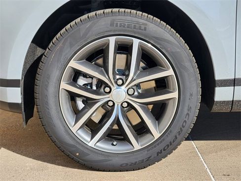 New 2026 Land Rover Range Rover Evoque S image 7