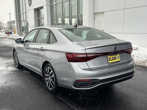 Certified 2025 Volkswagen Jetta SE image 4