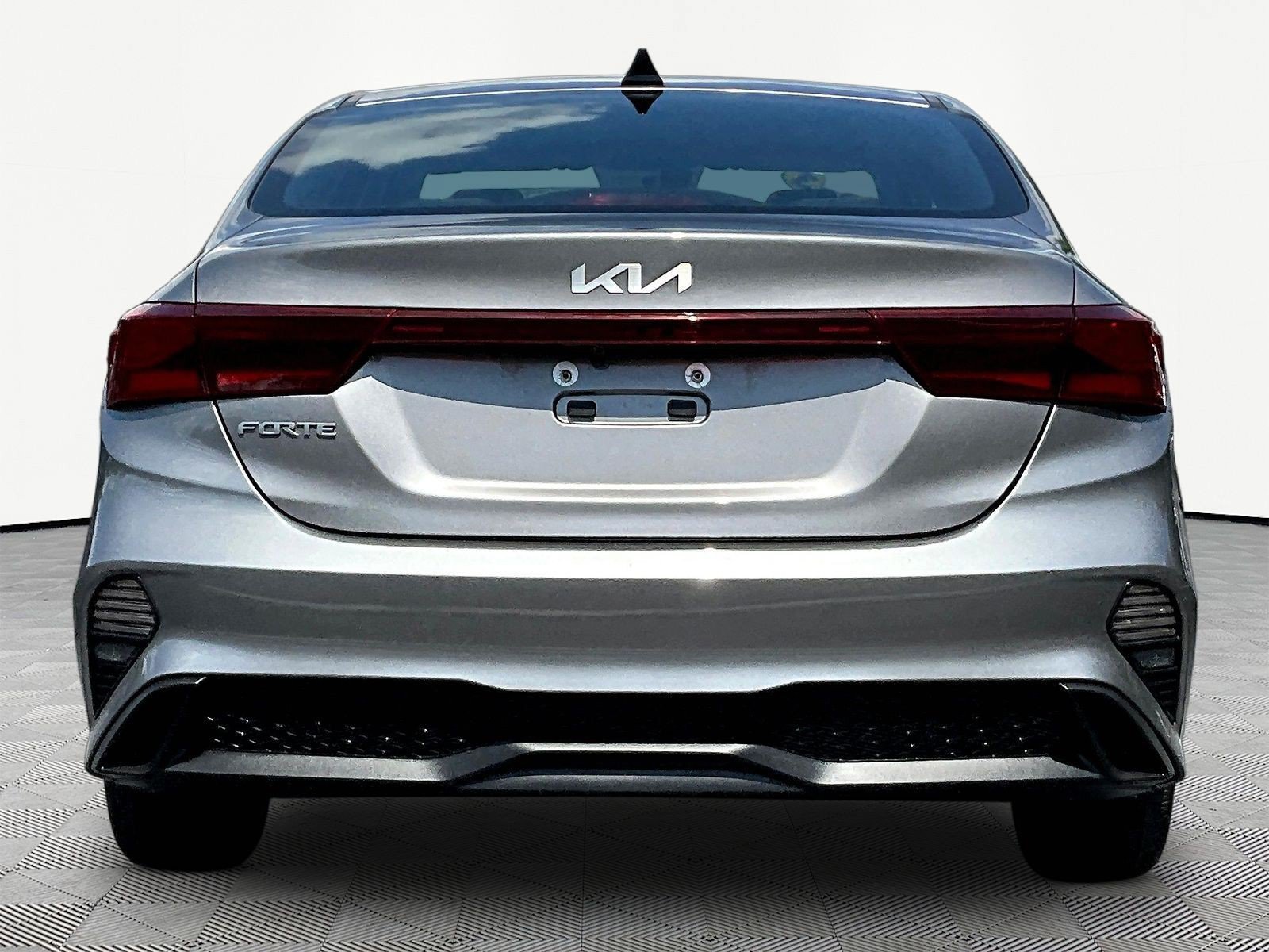 Used 2023 Kia Forte LXS w/ LXS Technology Package FWD image 5