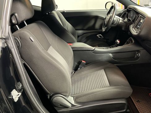 Used 2021 Dodge Challenger SXT image 27